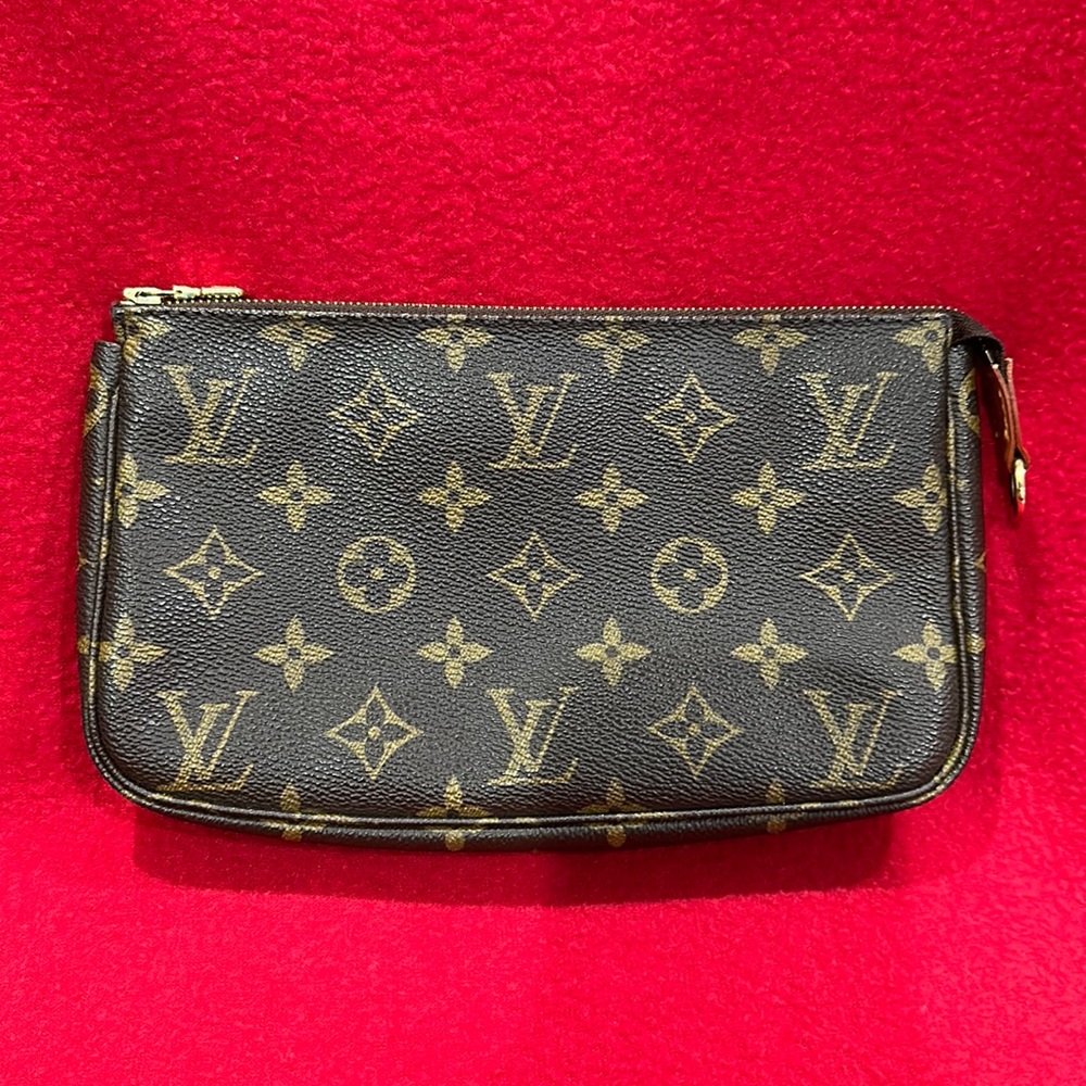 💎✨ Authentic Louis Vuitton Cosmetics Pouch✨💎